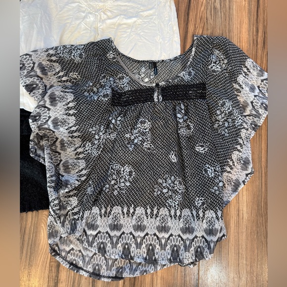 Women’s Medium Clothing Bundle - Picture 2 of 5